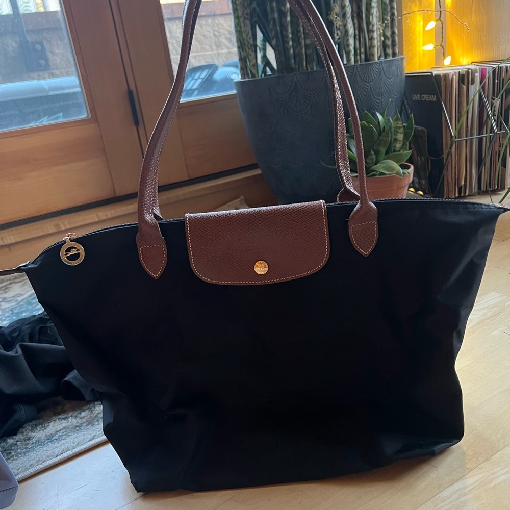 Black Longchamp tote bag